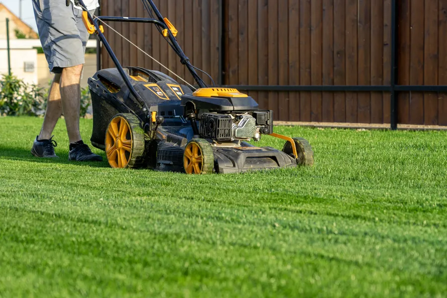 Experienced Lawn Mowing Winnetka CA Experienced Lawn Mowing Winnetka CA